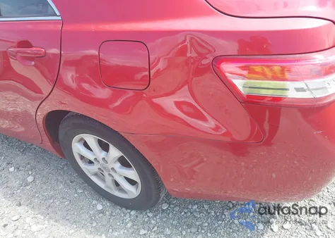 2010 Toyota Camry Le z USA, uszkodzony, nr VIN 4T1BF3EK0AU556172